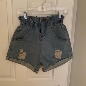 Cinched waist high waisted shorts.